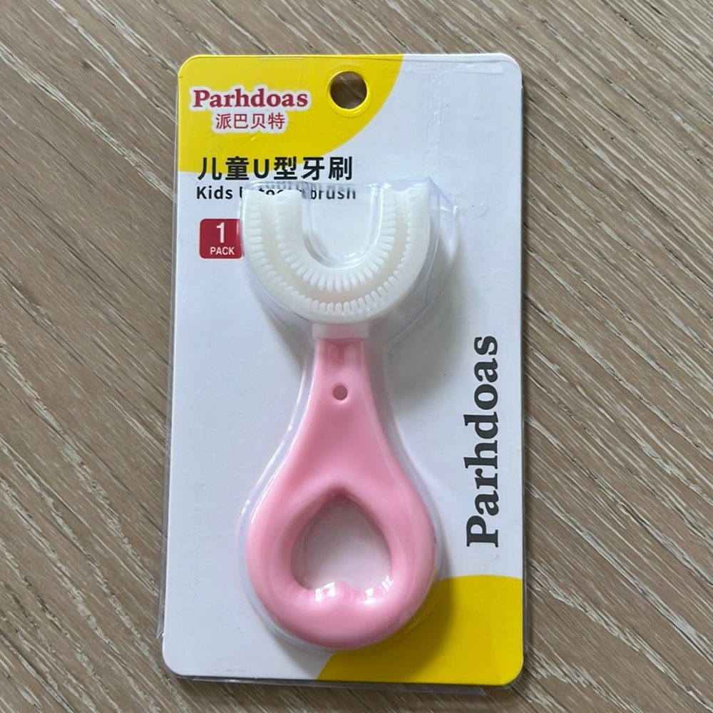 💜 FREE w/ $40+ purchase. Kids U-Shaped Toothbrush.